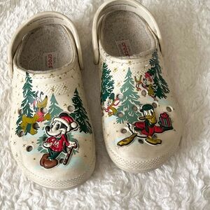 Crocs Disney Limited Edition Christmas Crocs Tan 10